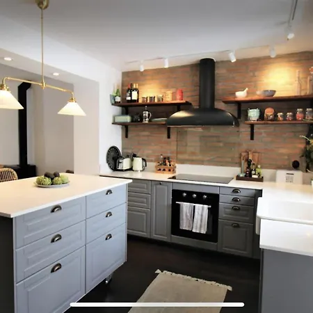 Otel Cozy Townhouse Old Town 4*